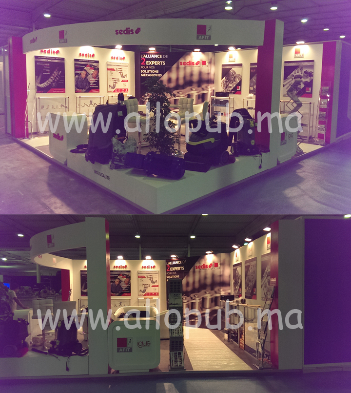Stand AFIT éclairé avec présentoirs muraux